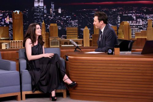 Anne Hathaway Stills at Tonight Show Starring Jimmy Fallon 5