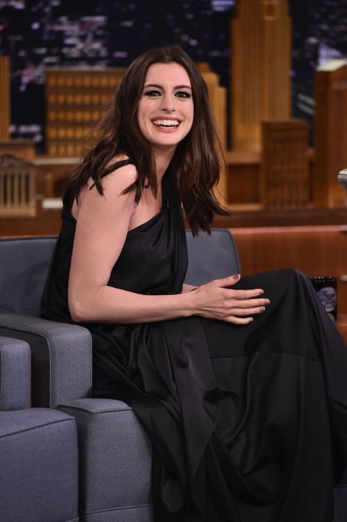 Anne Hathaway Stills at Tonight Show Starring Jimmy Fallon 9