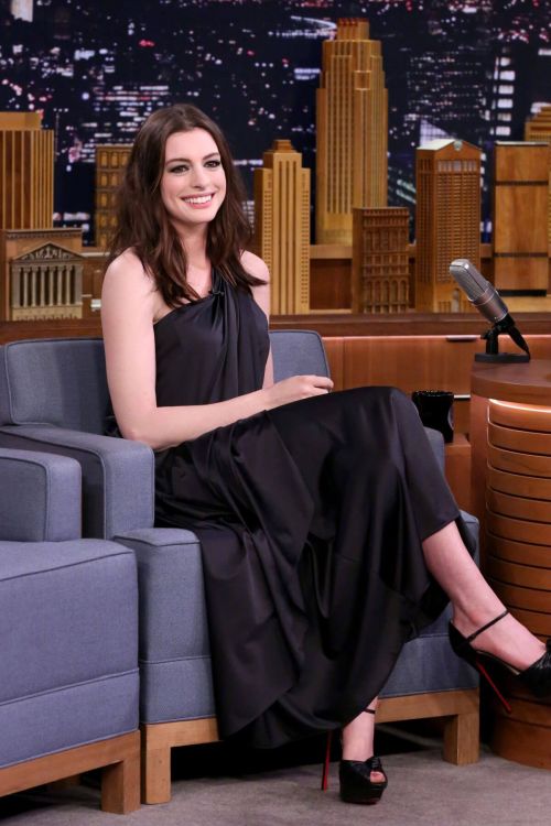 Anne Hathaway Stills at Tonight Show Starring Jimmy Fallon 11