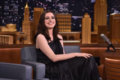 Anne Hathaway Stills at Tonight Show Starring Jimmy Fallon 13