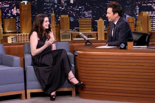 Anne Hathaway Stills at Tonight Show Starring Jimmy Fallon 15