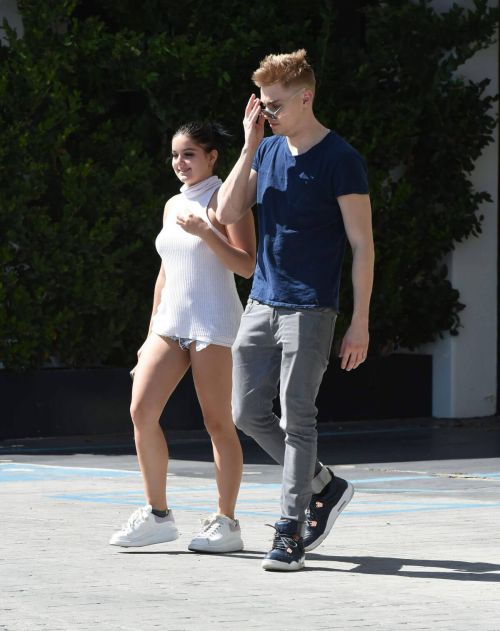 Ariel Winter Stills Out and About in Sherman Oaks 8