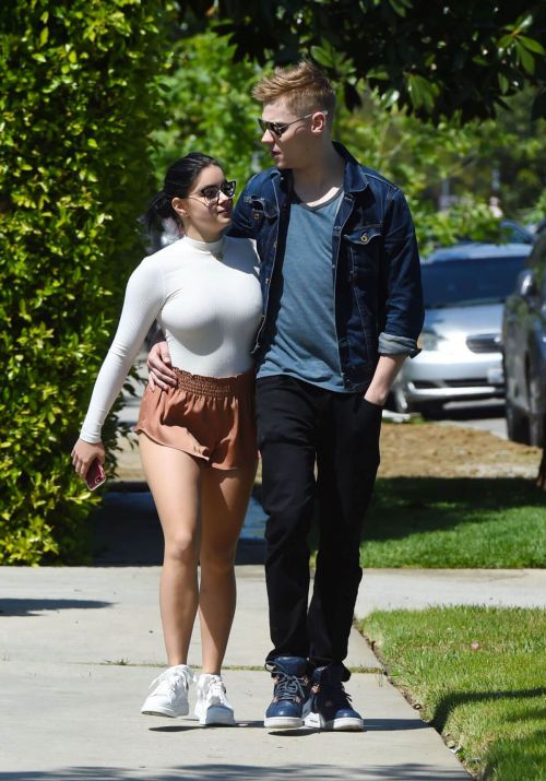 Ariel Winter Stills in Shorts Out and About in Beverly Hills 7