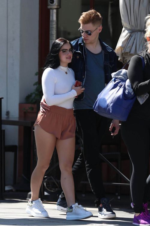 Ariel Winter Stills in Shorts Out and About in Beverly Hills 16