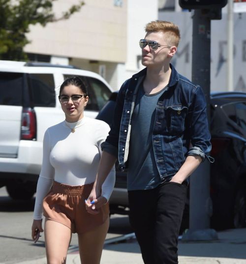 Ariel Winter Stills in Shorts Out and About in Beverly Hills 18