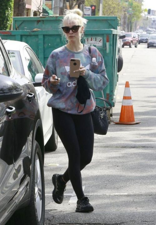 Ashlee Simpson Stills Leaves a Gym in Studio City 2