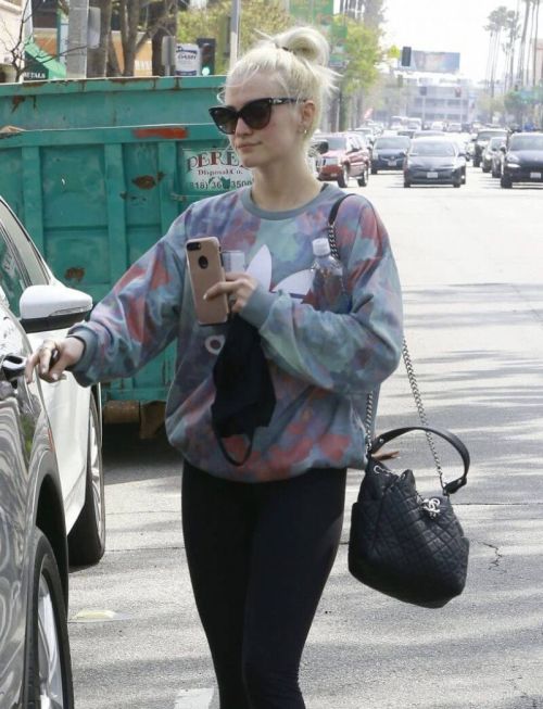 Ashlee Simpson Stills Leaves a Gym in Studio City 3