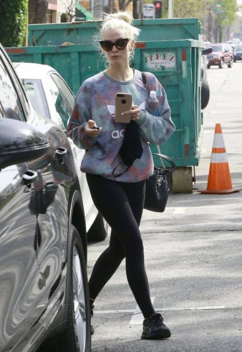 Ashlee Simpson Stills Leaves a Gym in Studio City 6