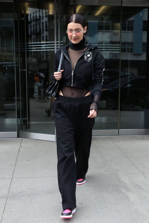 Bella Hadid Leaves Her Apartment in New York 2