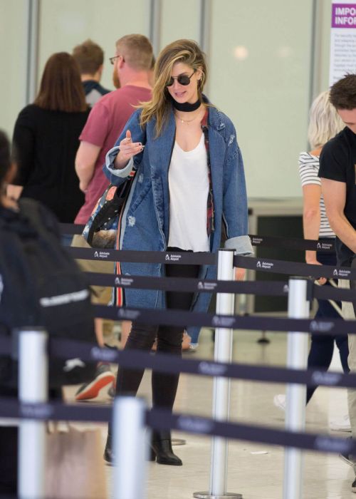 Delta Goodrem Stills at Airport in Adelaide 1