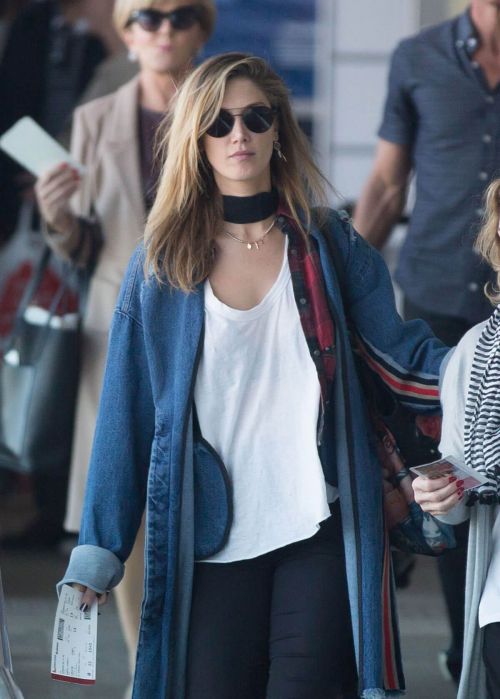 Delta Goodrem Stills at Airport in Adelaide 8