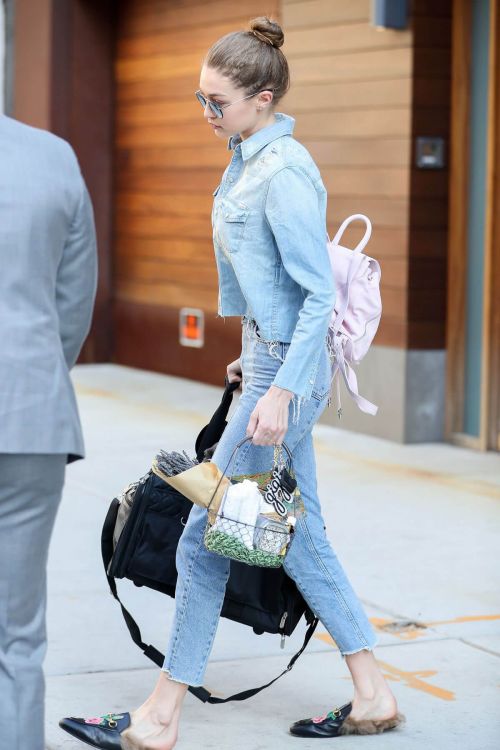 Gigi Hadid Stills Leaves Her Apartment in New York 5