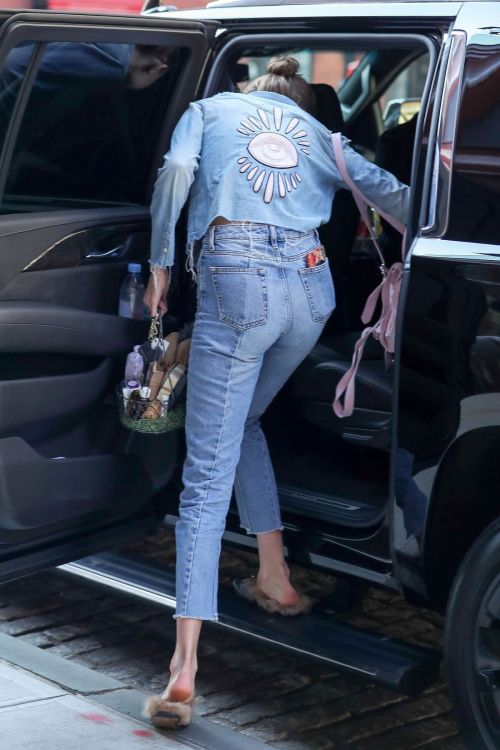 Gigi Hadid Stills Leaves Her Apartment in New York 7