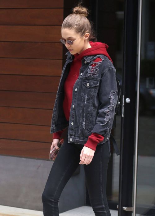 Gigi Hadid Stills Leaves Her Hotel in New York 3