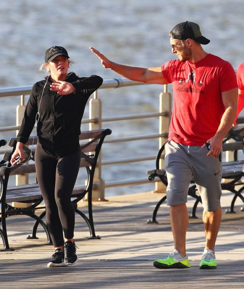 Hilary Duff Stills Out Jogging on Hudson River in New York 5