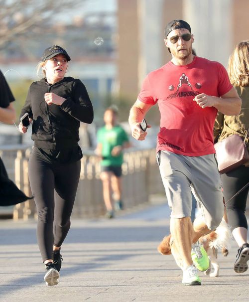 Hilary Duff Stills Out Jogging on Hudson River in New York 7