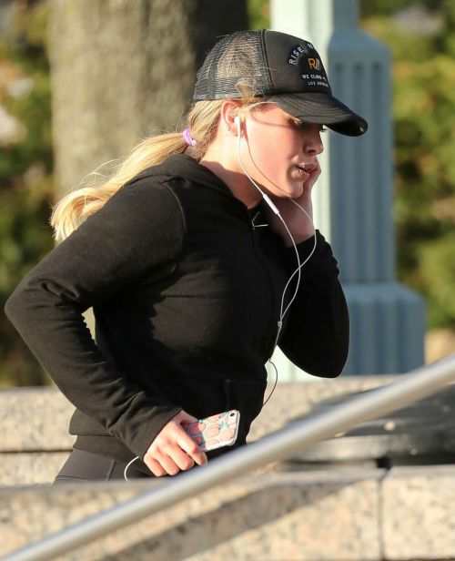 Hilary Duff Stills Out Jogging on Hudson River in New York 10