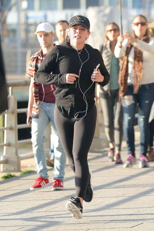 Hilary Duff Stills Out Jogging on Hudson River in New York 13