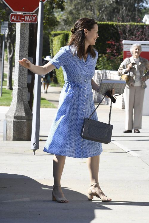 Jennifer Garner Stills at Church in Brentwood 2