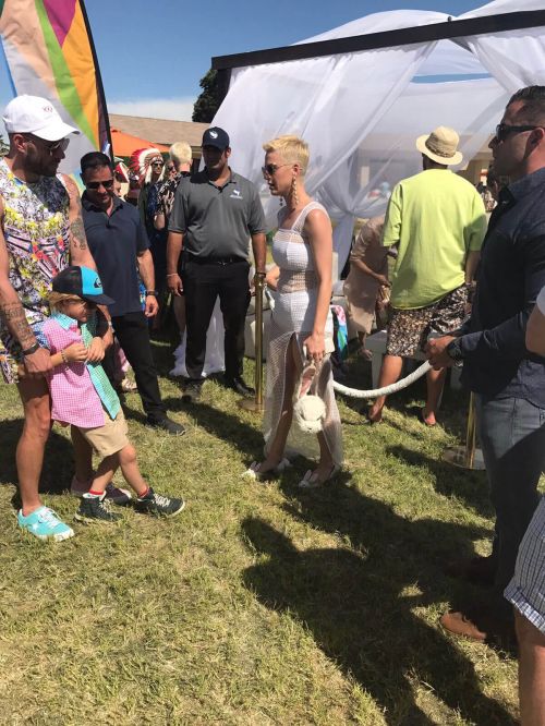 Katy Perry Stills at Her Easter Sunday Coachella Brunch in Thermal 4