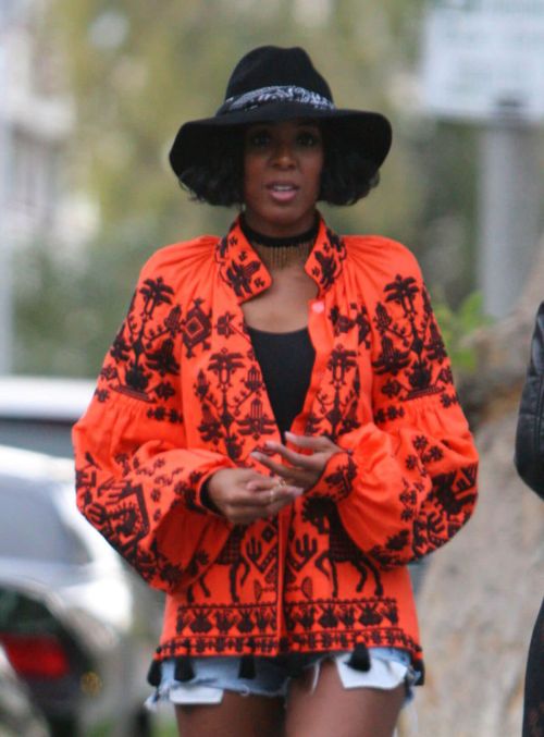 Kelly Rowland Stills Out and About in Los Angeles 1