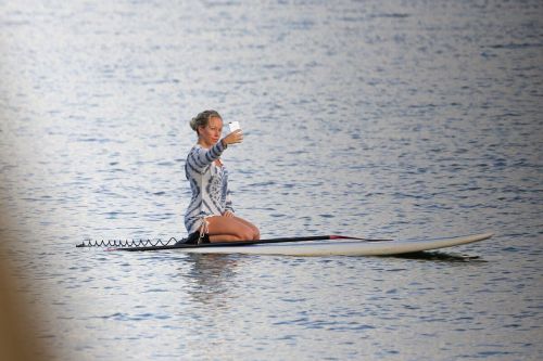 Kendra Wilkinson Stills Paddle Boarding on Vacation in Hawaii, April 2017 2