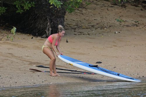 Kendra Wilkinson Stills Paddle Boarding on Vacation in Hawaii, April 2017 10