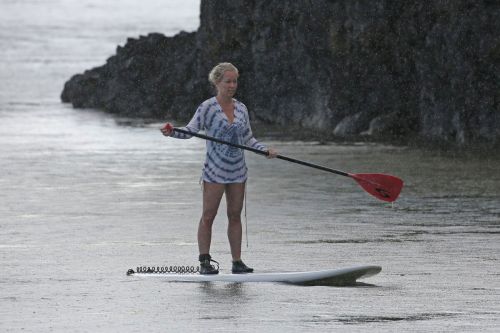 Kendra Wilkinson Stills Paddle Boarding on Vacation in Hawaii, April 2017 14