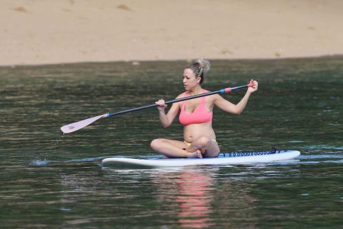 Kendra Wilkinson Stills Paddle Boarding on Vacation in Hawaii, April 2017 21