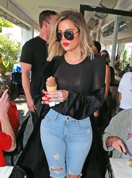 Kim Kardashian & Khloe Kardashian Stills Out For Lunch In Los Angeles 3