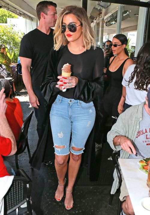 Kim Kardashian & Khloe Kardashian Stills Out For Lunch In Los Angeles 4