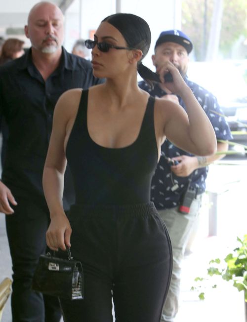 Kim Kardashian Stills out for lunch in Los Angeles 8