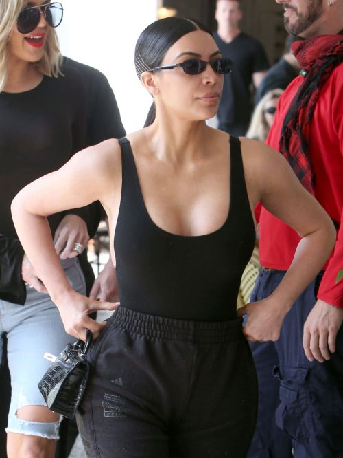 Kim Kardashian Stills out for lunch in Los Angeles 10