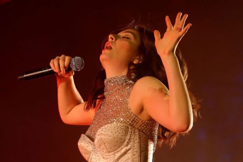 Lorde Performs at 2017 Coachella Valley Music and Arts Festival in Indio 4