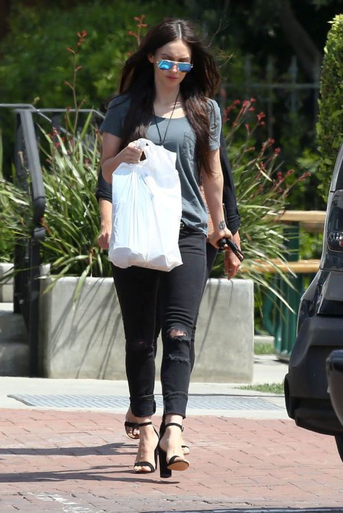 Megan Fox Stills in Ripped Jeans Out Shopping in Malibu 3