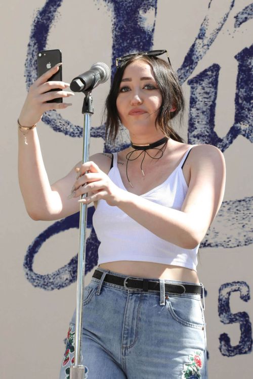 Noah Cyrus Performs at Lucky Lounge Desert Jam in Palm Springs 1