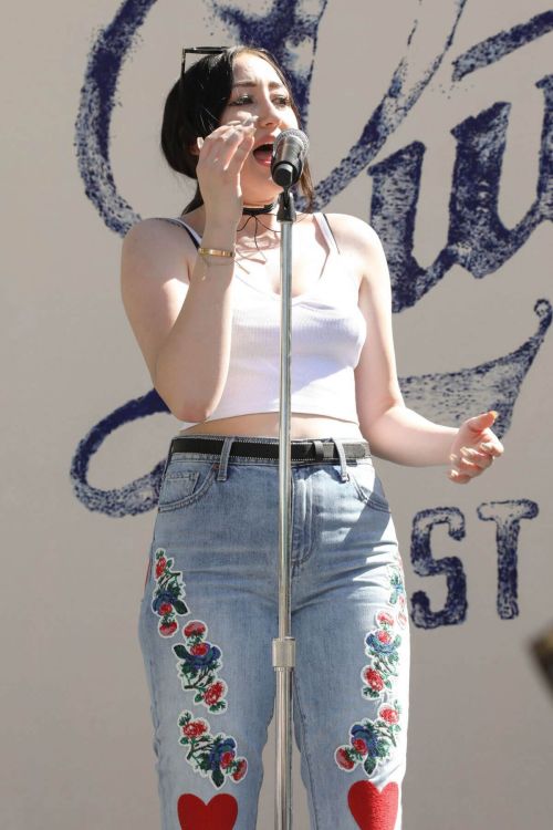 Noah Cyrus Performs at Lucky Lounge Desert Jam in Palm Springs 2