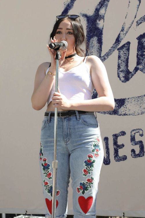 Noah Cyrus Performs at Lucky Lounge Desert Jam in Palm Springs 4