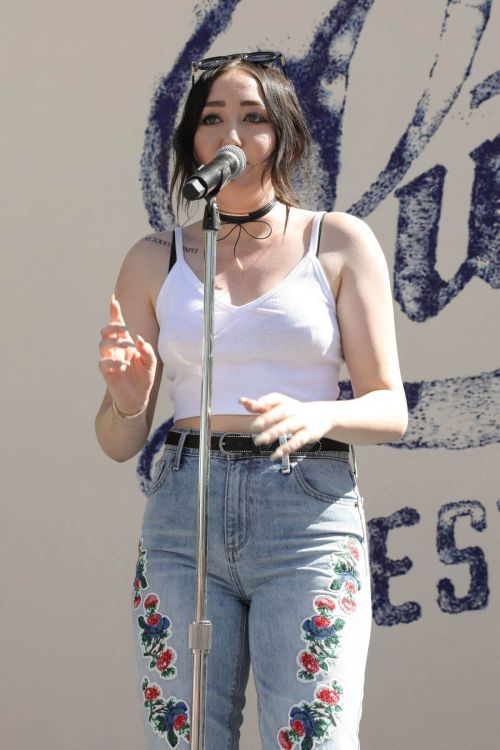 Noah Cyrus Performs at Lucky Lounge Desert Jam in Palm Springs 6