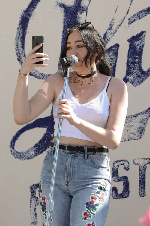 Noah Cyrus Performs at Lucky Lounge Desert Jam in Palm Springs 7