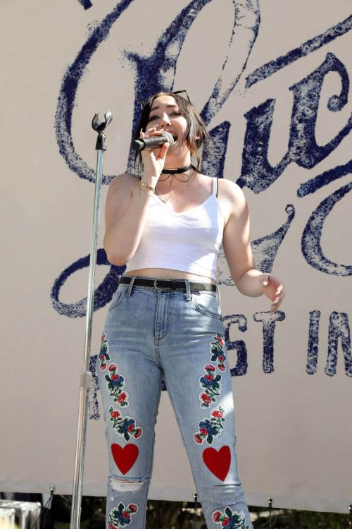 Noah Cyrus Performs at Lucky Lounge Desert Jam in Palm Springs 8