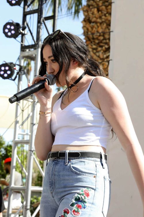 Noah Cyrus Performs at Lucky Lounge Desert Jam in Palm Springs 19