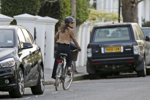 Pippa Middleton Stills Out Riding Her Bike in London 3