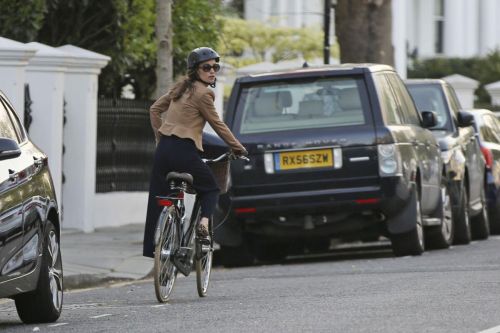 Pippa Middleton Stills Out Riding Her Bike in London 4