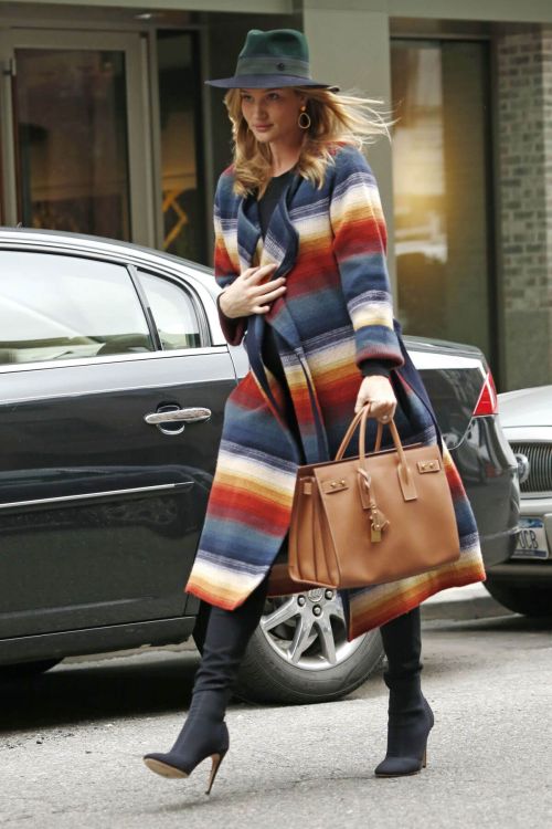 Pregnant Rosie Huntington-Whiteley Out and About in New York 1