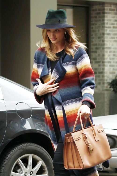 Pregnant Rosie Huntington-Whiteley Out and About in New York 2