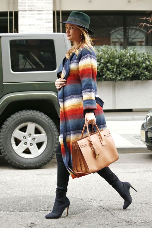 Pregnant Rosie Huntington-Whiteley Out and About in New York 4
