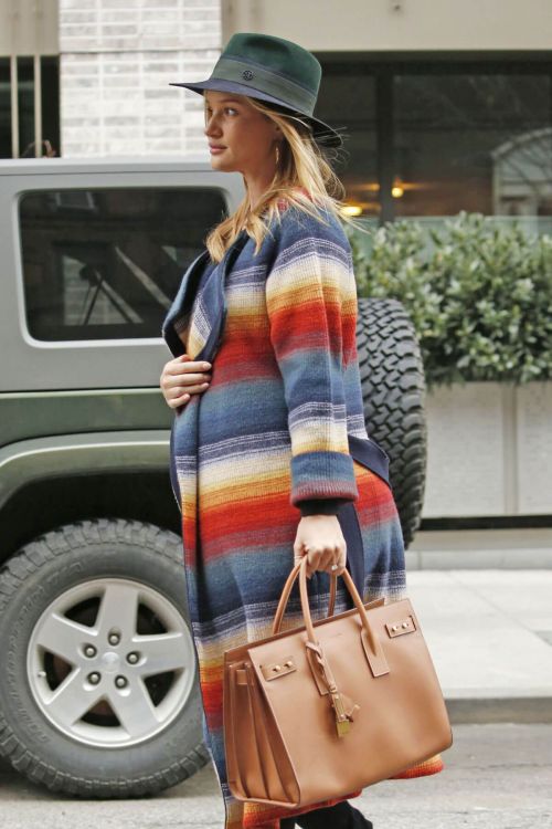 Pregnant Rosie Huntington-Whiteley Out and About in New York 5