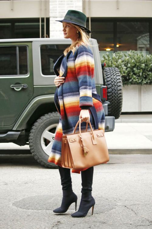 Pregnant Rosie Huntington-Whiteley Out and About in New York 6