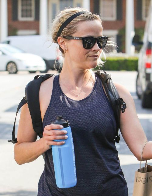 Reese Witherspoon Stills Leaves a Gym in Los Angeles 2